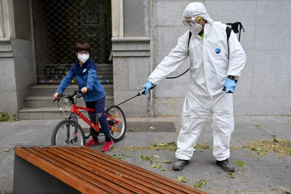 Salida de menores y apertura de bares: desconfinamiento gradual en España