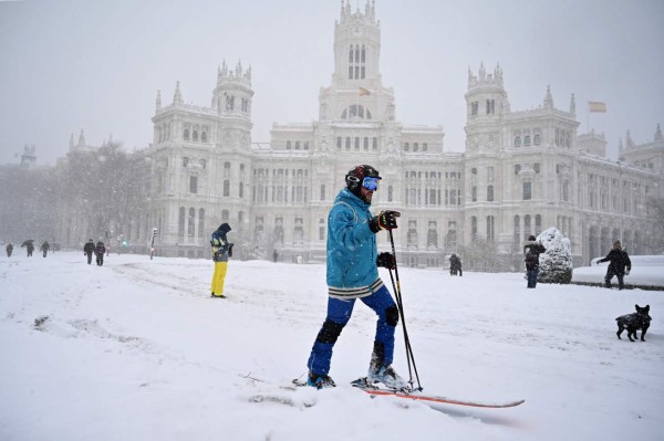 Las impactantes imágenes de la nevada más extensa del siglo que tiene en alerta a España