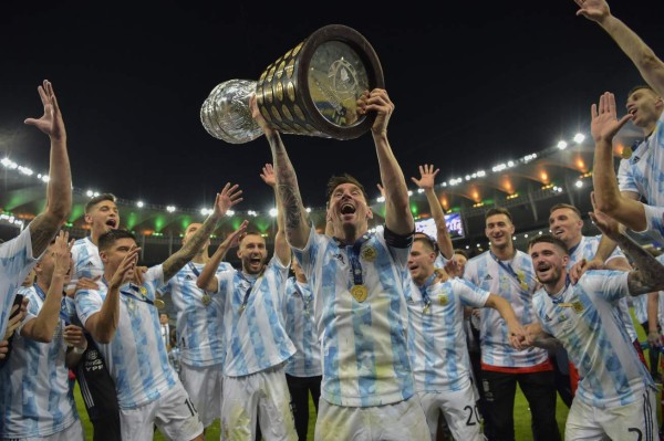 ¡Histórico! Así celebró Messi su primer título con Argentina tras ganar la Copa América