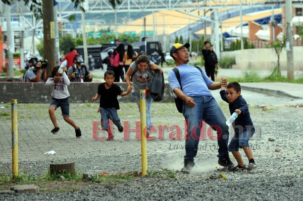 Las fotos de los destrozos que protagonizaron encapuchados en la UNAH