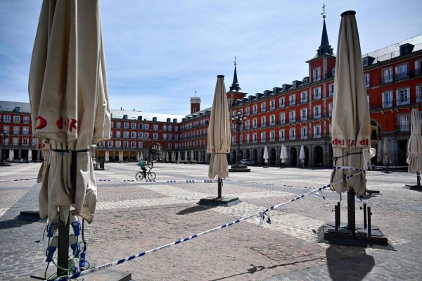 En imágenes: España de luto tras miles de muertos a causa del Covid-19