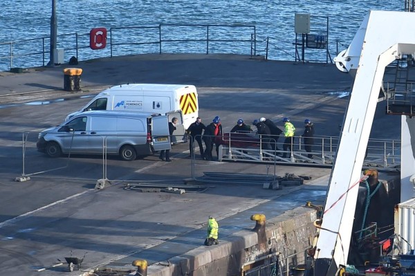 FOTOS: Momento en el que trasladaron el cuerpo hallado en la avioneta que viajaba Emiliano Sala