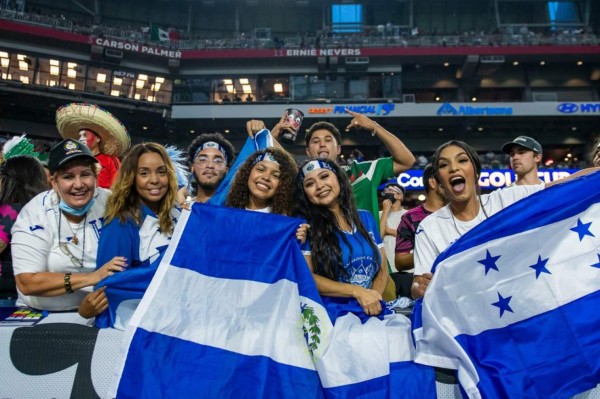 Belleza de hondureñas engalana el ambiente en el Honduras vs. México de la Copa Oro (FOTOS)