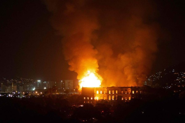 Imágenes: Destruido quedó el Museo Nacional de Brasil en Río de Janeiro tras voraz incendio