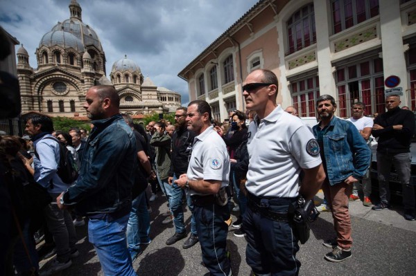 FOTOS: Policía francesa sale a las calles para rechazar acusaciones de racismo