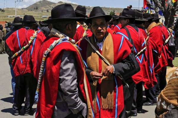 FOTOS: Ponchos Rojos, la fiel milicia aymara de Evo que rechaza transición en Bolivia