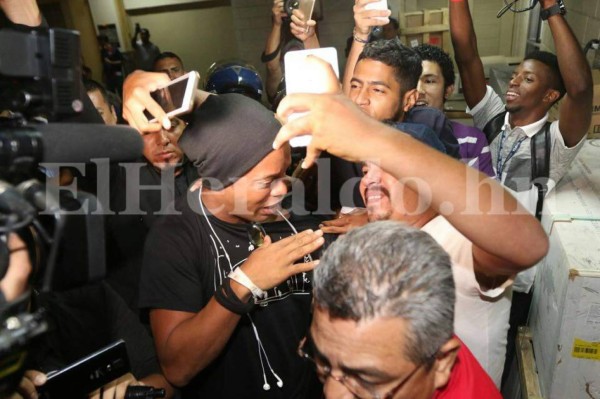 Fotos: Los momentos que no viste en TV de la llegada de Ronaldinho a Honduras