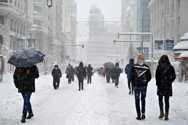 Las impactantes imágenes de la nevada más extensa del siglo que tiene en alerta a España