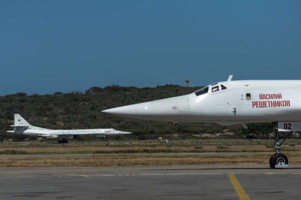 FOTOS: Los cuatro bombarderos que Rusia envió a Venezuela para defensa