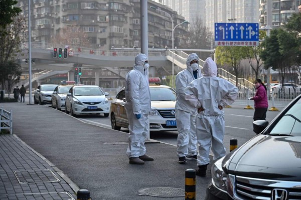 FOTOS: Hombre cayó fulminado en plena calle de Wuhan por coronavirus