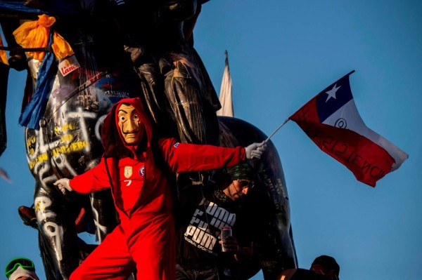 Las imágenes de las tensas y violentas protestas en Chile contra Piñera