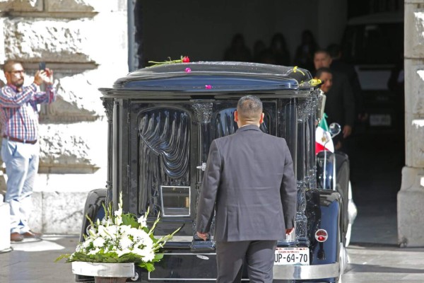 FOTOS: El tributo de los mexicanos a las cenizas de José José