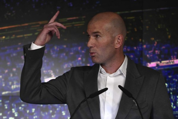 Zidane y sus mejores fotos en la presentación como técnico del Real Madrid