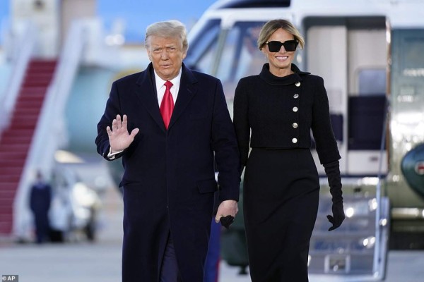 Elegante, sonriente y segura, así lució Melania Trump al abandonar la Casa Blanca (FOTOS)