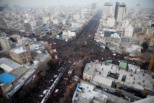 Multitudinarias protestas en Irak contra ocupantes de Irán y Estados Unidos