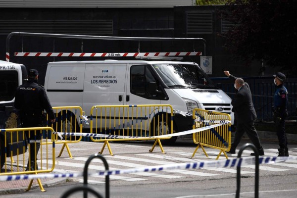 FOTOS: Por saturación en crematorios, Madrid convierte el Palacio de Hielo en morgue