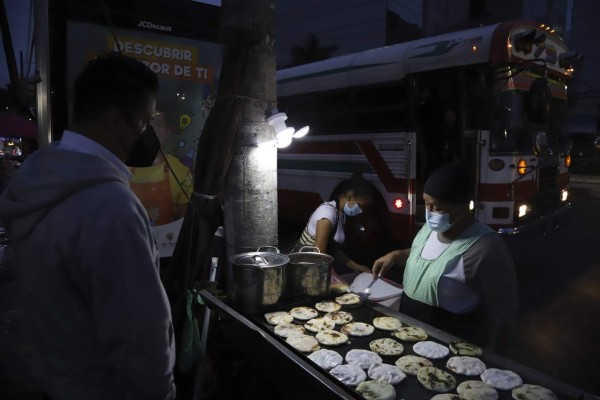 Entre tropiezos e incredulidad: Así inicia la era bitcoin en El Salvador (FOTOS)