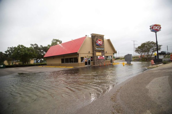 Destrozos e inundaciones por el paso de la tormenta Beta en Texas (FOTOS)