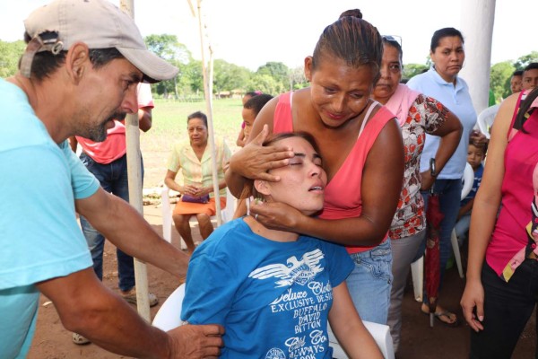 Doloroso entierro de niña de 12 años violada y estrangulada en Yoro