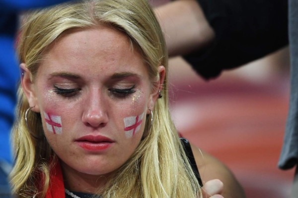 FOTOS: El llanto de las bellas aficionadas de Inglaterra tras la derrota ante Croacia en el Mundial