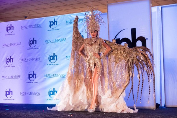 ¡Hermosas! Las chicas de Miss Universo 2017 modelan sus trajes típicos