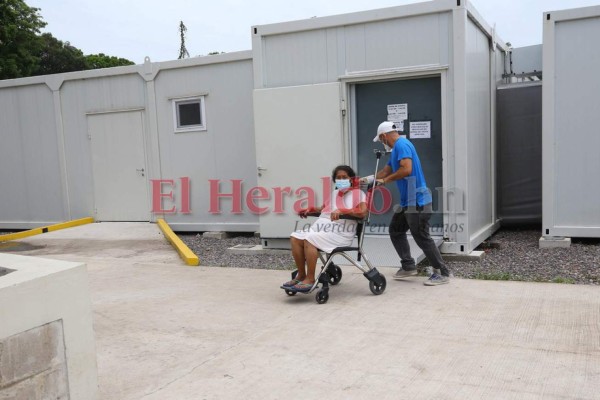 Fallas eléctricas, baños dañados y goteras: El mal estado de los vagones del módulo hospitalario de Choluteca (FOTOS)