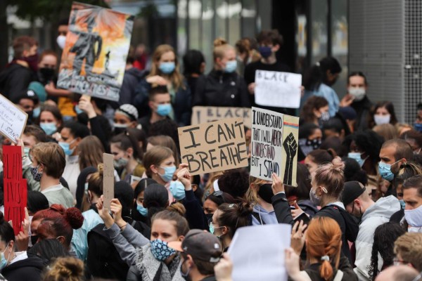 FOTOS: Negros en Europa también sufren racismo y se suman a protestas por George Floyd