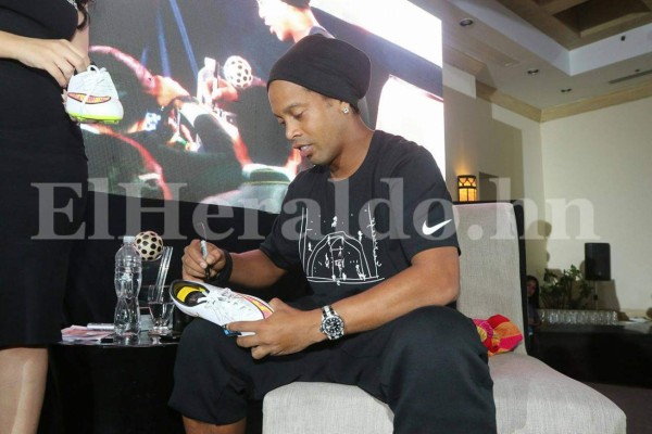 Fotos: Los momentos que no viste en TV de la llegada de Ronaldinho a Honduras