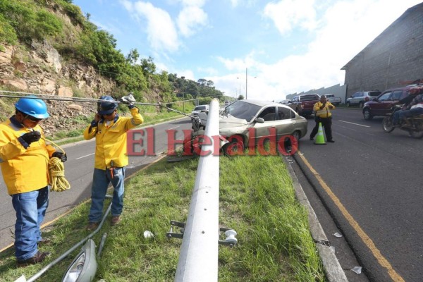 ¡Evitó atropellar un perro y chocó! Las imágenes que no vio del accidente en el anillo periférico