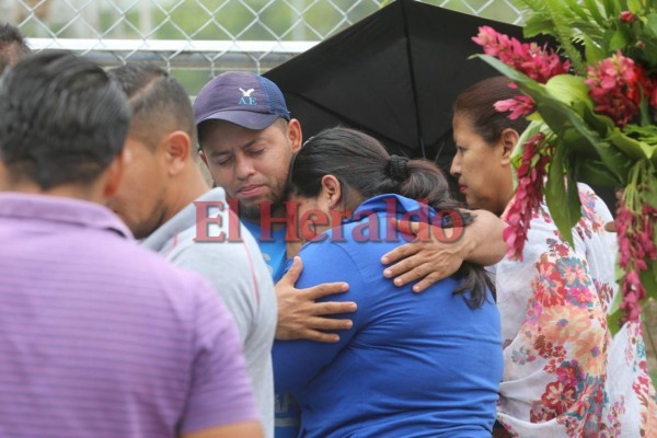 Dolorosa despedida a joven que murió por bala perdida en El Pedregal