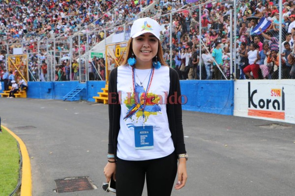 FOTO: Mujeres bellas invadieron el Estadio Nacional en las fiestas patrias 2017