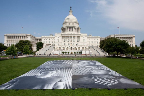 Fotografías con los rostros de dreamers son pegadas en varias ciudades de Estados Unidos