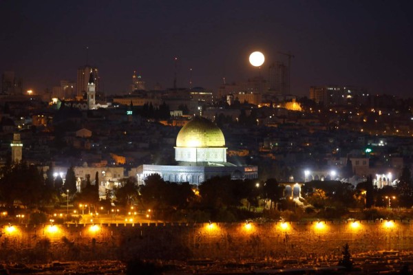 Así se vio la superluna 'azul de sangre' al otro lado del mundo, un espectáculo en el cielo