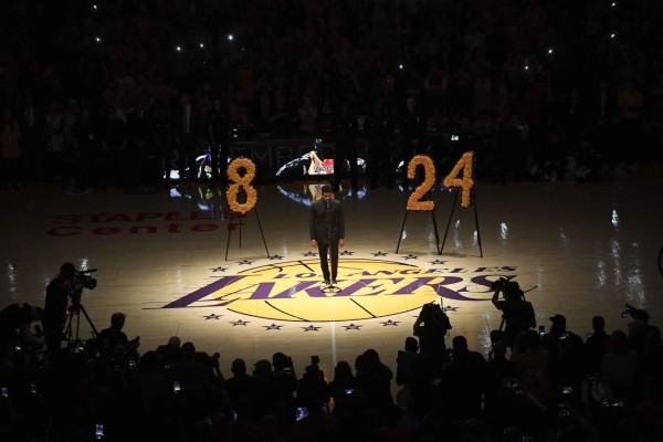 Lágrimas, aplausos y melodías: Así fue el sentido homenaje de los Lakers a Kobe Bryant