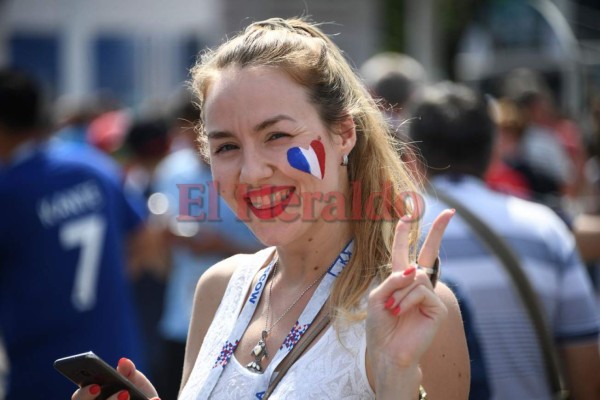 Las hermosas mujeres que adornan el Mundial de Rusia 2018 en el duelo Dinamarca vs Francia