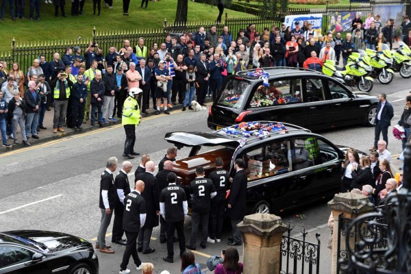 Las fotos del último adiós al exfutbolista Fernando Ricksen, quien padecía ELA