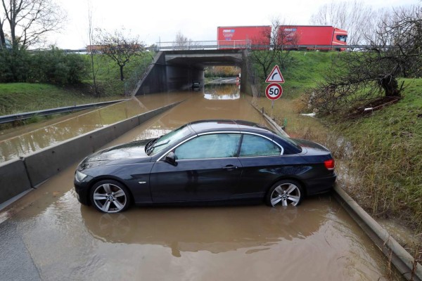 Fuertes tormentas e inundaciones en Francia dejan al menos 5 muertos (FOTOS)