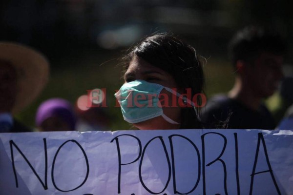 Lluvia de piedras en las tomas realizadas en la salida al sur por la Alianza de Oposición