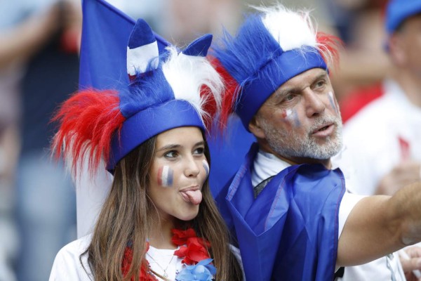 Las hermosas mujeres que adornan el Mundial de Rusia 2018 en el duelo Dinamarca vs Francia