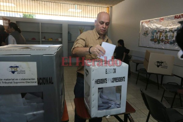 FOTOS: Así votaron las figuras políticas en distintos puntos de Honduras