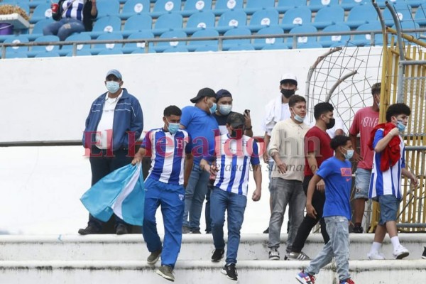 Ambientazo se vive en el duelo entre Honduras vs El Salvador (FOTOS)