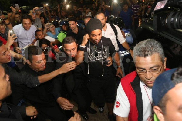 Las imágenes de la llegada de Ronaldinho Gaúcho a Honduras