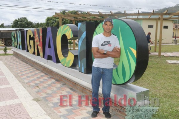 FOTOS: Motocicletas, ganado y frescura, el otro campo en donde el portero Donis Escober es feliz