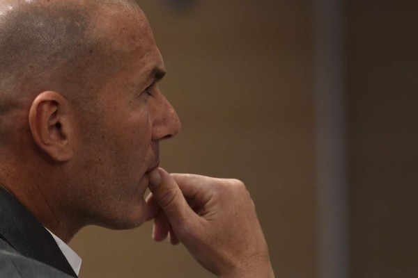 Zidane y sus mejores fotos en la presentación como técnico del Real Madrid