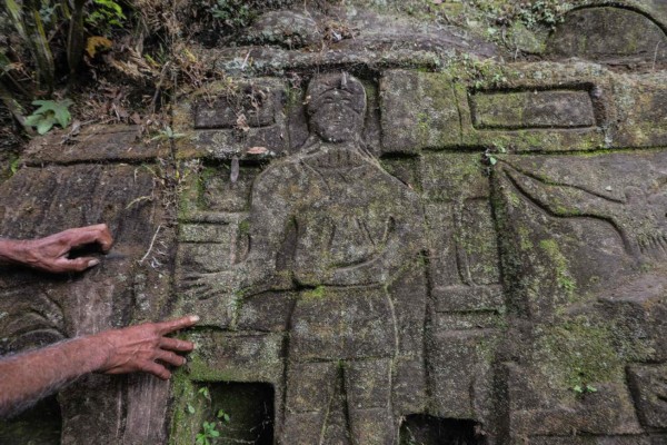 FOTOS: Artista ermitaño esculpe rocas en una montaña de Nicaragua