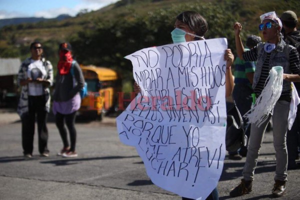 Lluvia de piedras en las tomas realizadas en la salida al sur por la Alianza de Oposición