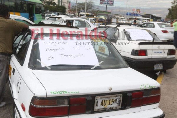 FOTOS: Colapsada, así permanece la capital durante paro de taxis