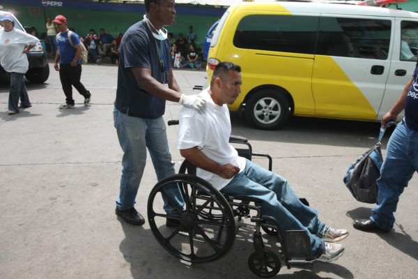 Al menos nueve heridos deja volcamiento de bus en carretera a Comayagua