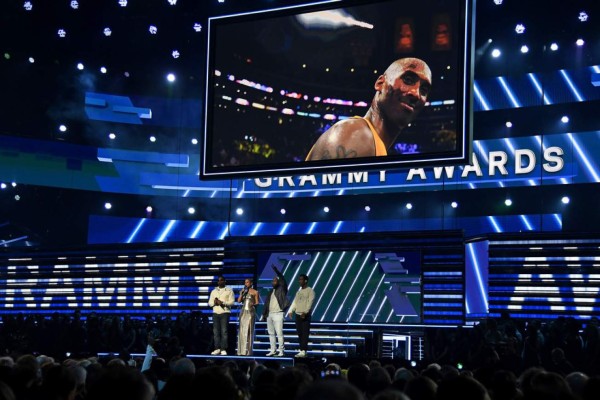 '¡Esta noche es por Kobe!': el emotivo tributo en los Grammy 2020