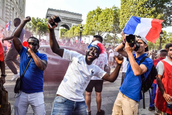 FOTOS: La locura en París tras la coronación de Francia como campeón del Mundo en Rusia 2018